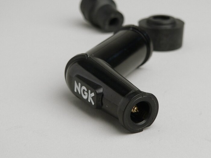 Tändstiftskontakt -NGK 5kΩ Standard 120°- Svart - 10-12mm