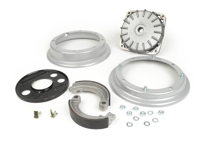 Kit d’adaptation pour passer tambour de frein arrière de 10 pouces à 8 pouces (jante type Super avec 4 trous extérieurs) -QUALITÉ OEM- Vespa Wideframe V1, V15, V30, V33, VU, VM, VN, VNA, Hoffmann, VNB, ACMA, VL150, VB150, VBA150, VBB150