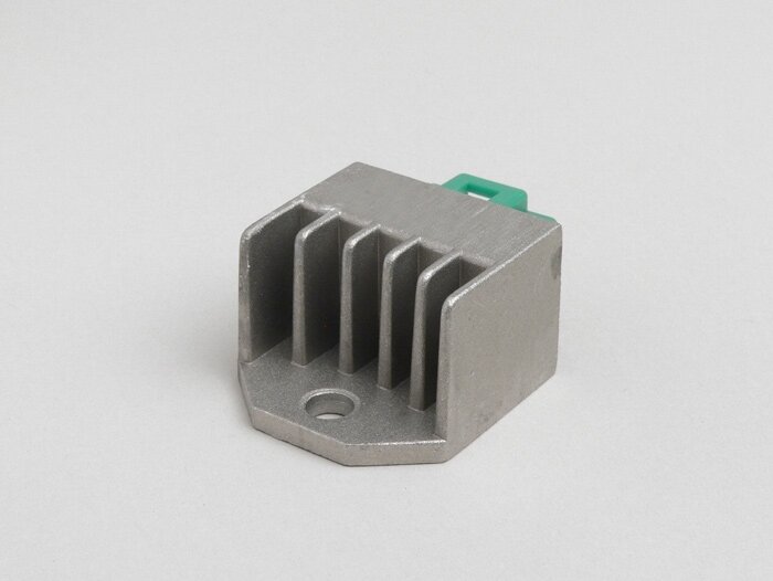 Voltage regulator -OEM QUALITÄT- 4-plug- Minarelli 50 cc (since 2004)
