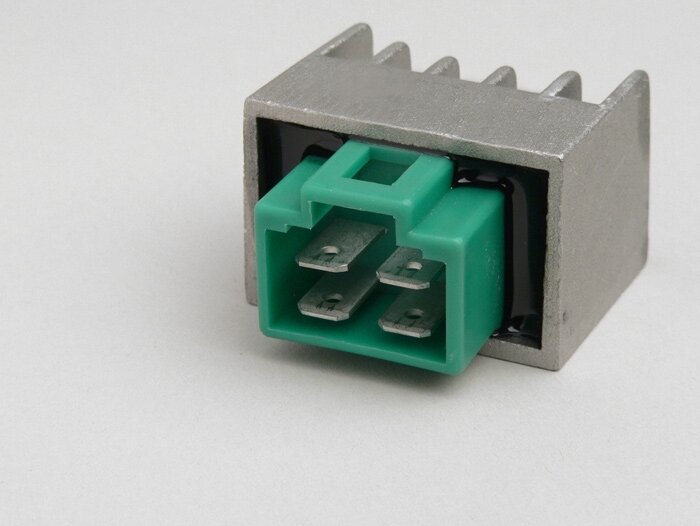 Voltage regulator -OEM QUALITÄT- 4-plug- Minarelli 50 cc (since 2004)