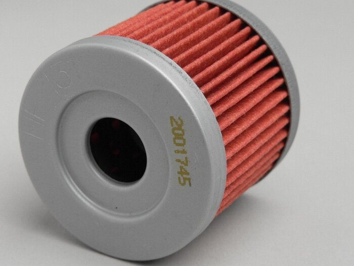 Filtro de aceite -HIFLO- Suzuki 125-400 ccm - AN125 (CF42A), AN400 Burgman (CG1111, CG1131, CG1141),UH125 Burgman K2-K9 (BP1111, CC1111), UH200 Burgman K8-K9 (CD1111), UH125 Burgman L0-L4 (CC1111), AN400 Burgman (CG1131), DR125 (VTTCS111), GN125 (NF41A), 