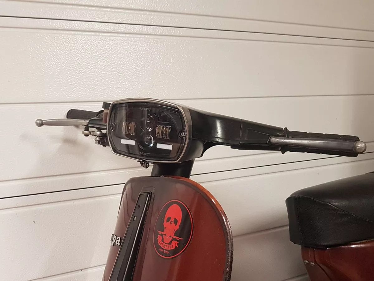 Strålkastarsats -ITALKAST LED (3000lm), rektangulär - Vespa V50 Special - svart