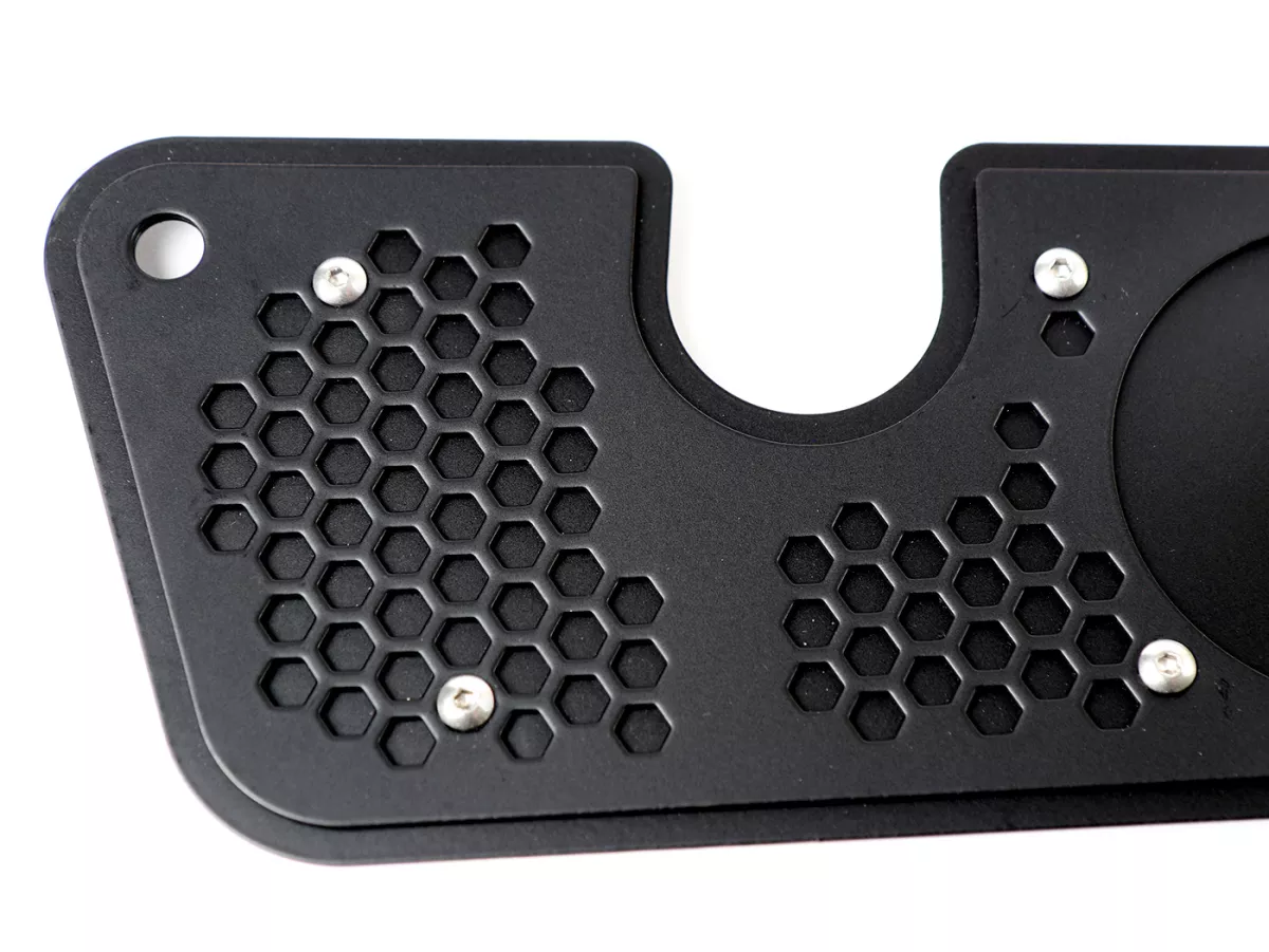 Coperchio di scarico per forcellone motore -JAILBREAK CUSTOMS, acciaio inox nero - Vespa GT 250 (ZAPM45102), Vespa GT L 125 (ZAPM31100, ZAPM31101), Vespa GT L 200 (ZAPM31200), Vespa GTS 125 (ZAPM31300), Vespa GTS 250 (ZAPM45100, ZAPM45101), Vespa GTS 300