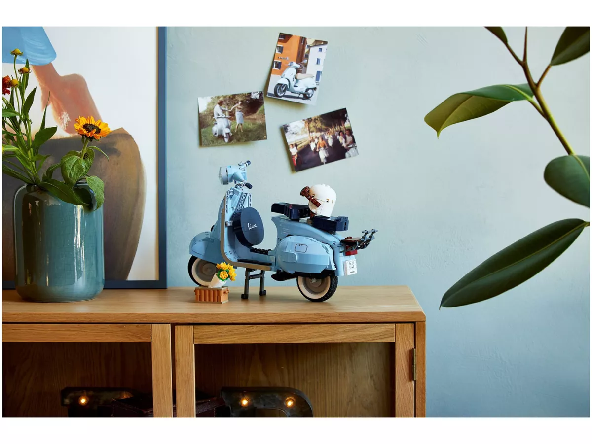 Model -LEGO®- Vespa 125 1960s - Creator Expert - 1107 onderdelen