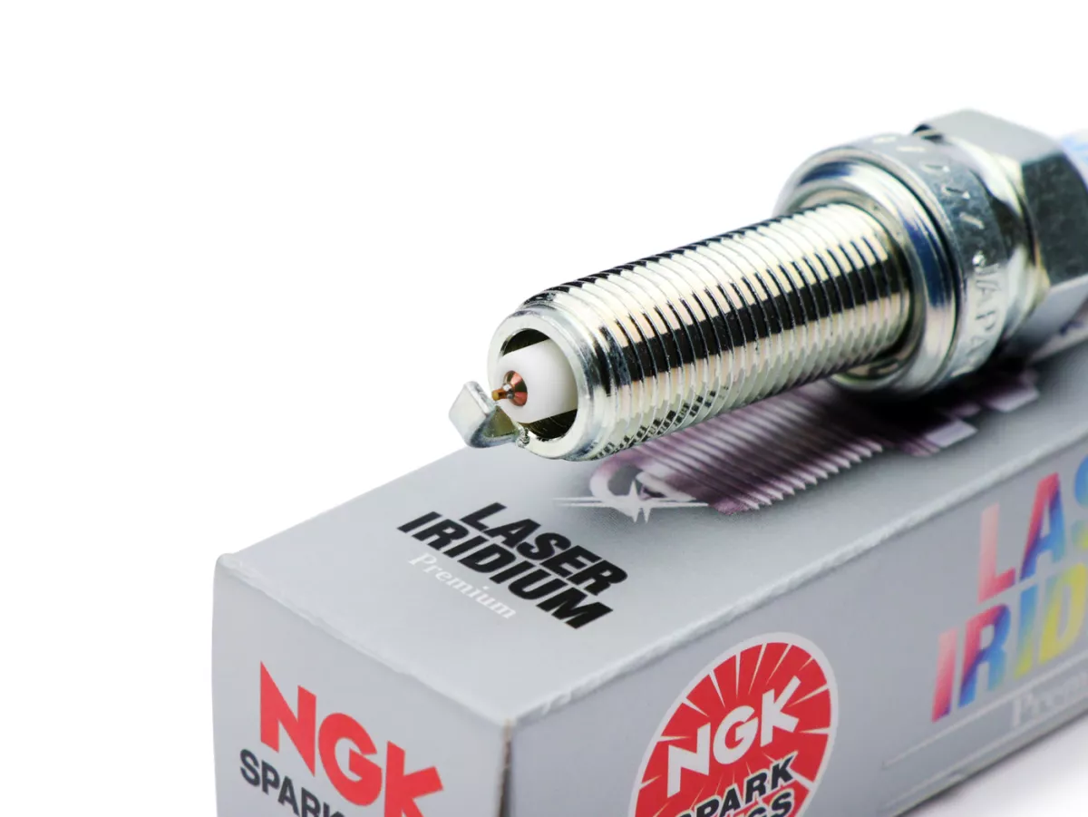 Spark plug -NGK MR- Laser Iridium Premium LMAR8EI-7 - Vespa GTS125/150 iGet (2016-) - (ZAPMA3100, ZAPMA3200, ZAPMA3700), Piaggio Medley 125/150 (RP8MA0120, RP8MA0121, RP8MA0220, RP8MA0221, RP8MB0200)