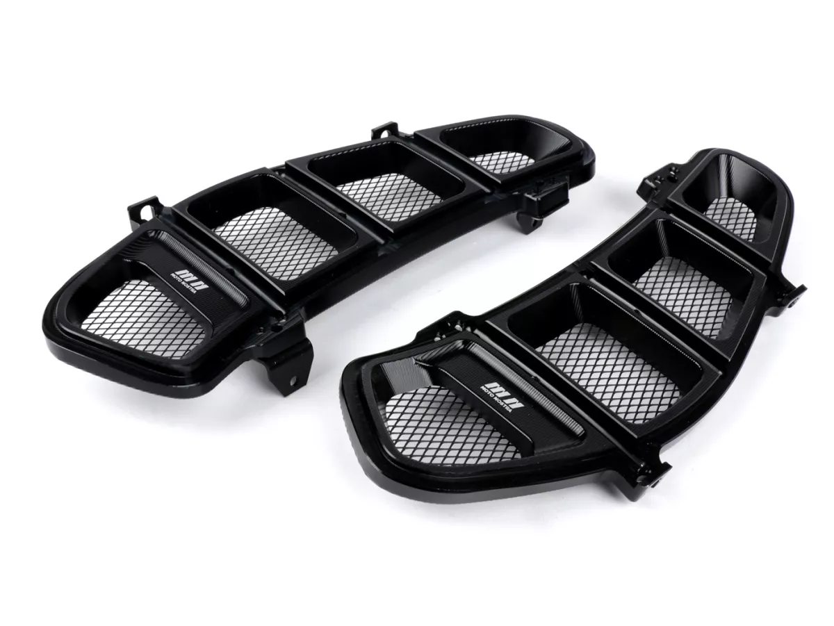 Bagageruimte rooster - ventilatieroosterset -MOTO NOSTRA, CNC, glanzend zwart- Vespa GT 250 (ZAPM45102), Vespa GT L 125 (ZAPM31100, ZAPM31101), Vespa GT L 200 (ZAPM31200), Vespa GTS 125 (ZAPM31300, ZAPMA3100, ZAPMA3200), Vespa GTS 150 (ZAPMA3200, ZAPMA310