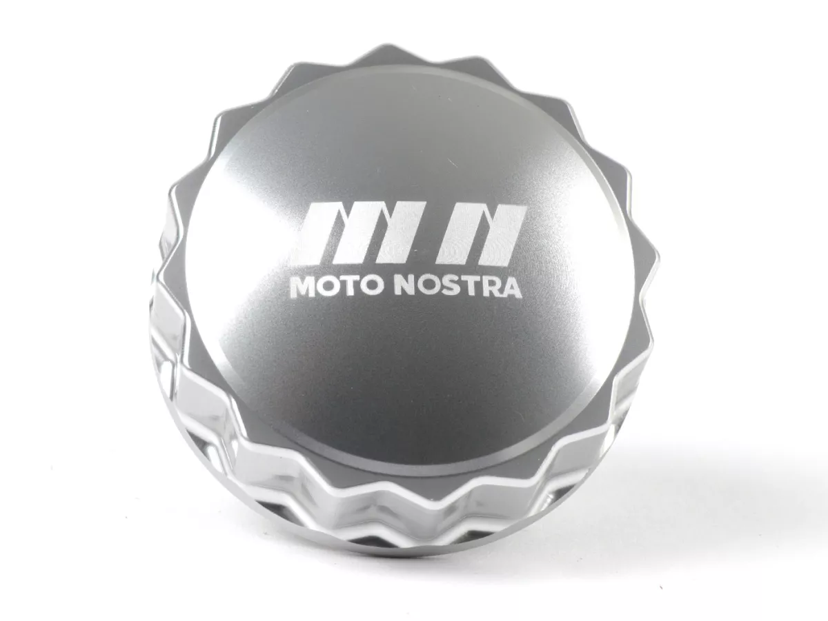 Tutup pengisi bahan bakar -MOTO NOSTRA, CNC, perak- Vespa GTS 125 (ZAPMA3100, ZAPMA3200, ZAPMA3700), Vespa GTS 150 (ZAPMA3100, ZAPMA3200), Vespa GTS 250 (ZAPM45100), Vespa GTS 300 (ZAPM45200, ZAPM45202, ZAPMA3300), Vespa GTS HPE 300 (ZAPMA3600), Vespa GTS