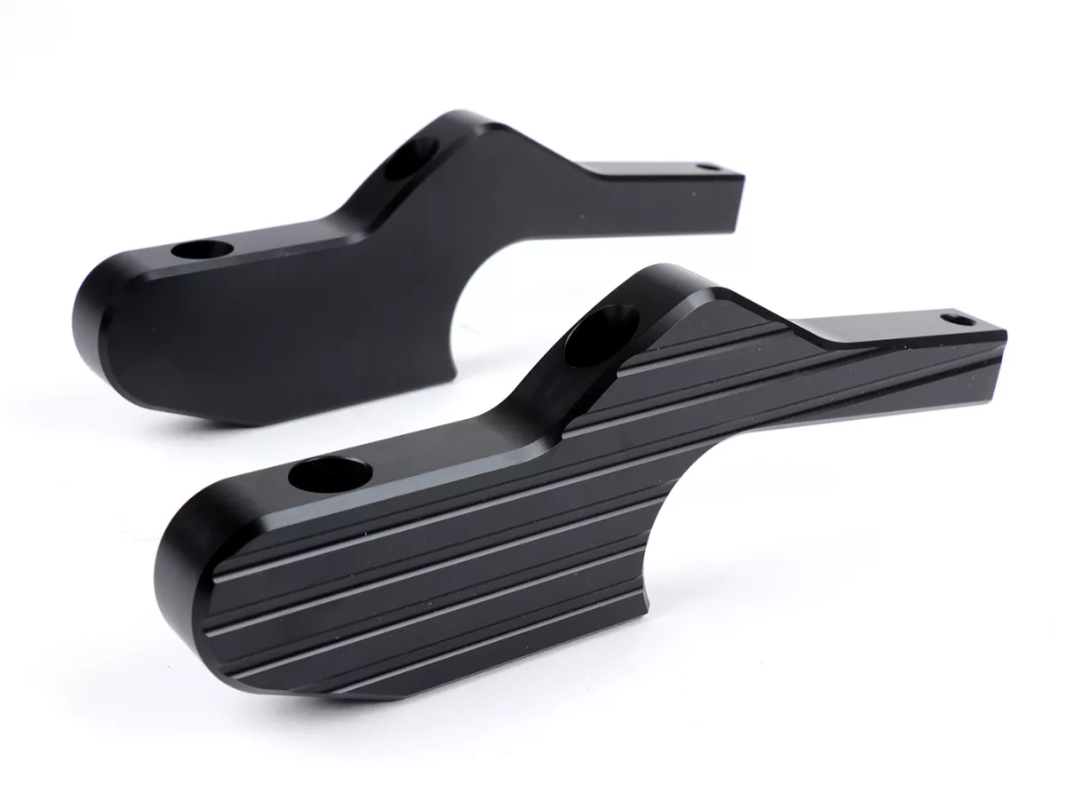Adaptateurs repose-pieds passager -MOTO NOSTRA, CNC, noir brillant- Vespa GT, GTL, GTS, GTV 125-310