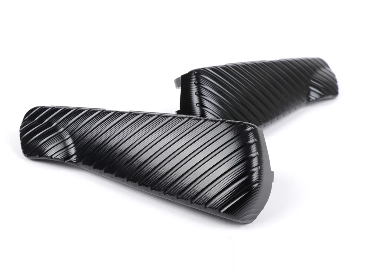 Repose-pieds -MOTO NOSTRA, CNC, noir brillant- Vespa GT, GTL, GTS 125-300, GTV - jusqu'en 2024