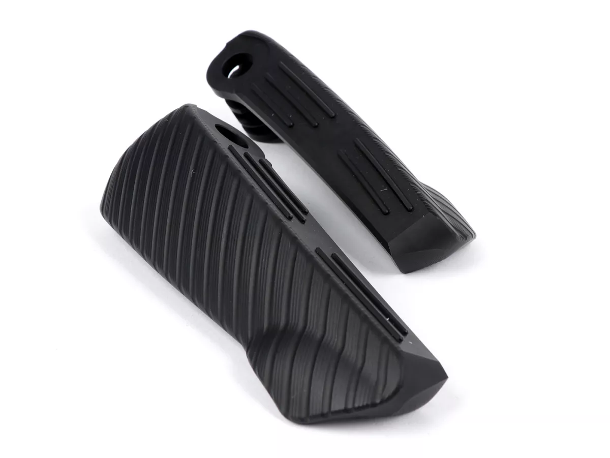 Set poggiapiedi -MOTO NOSTRA, CNC, nero opaco- Vespa GT, GTL, GTS 125-300, GTV - fino al 2023