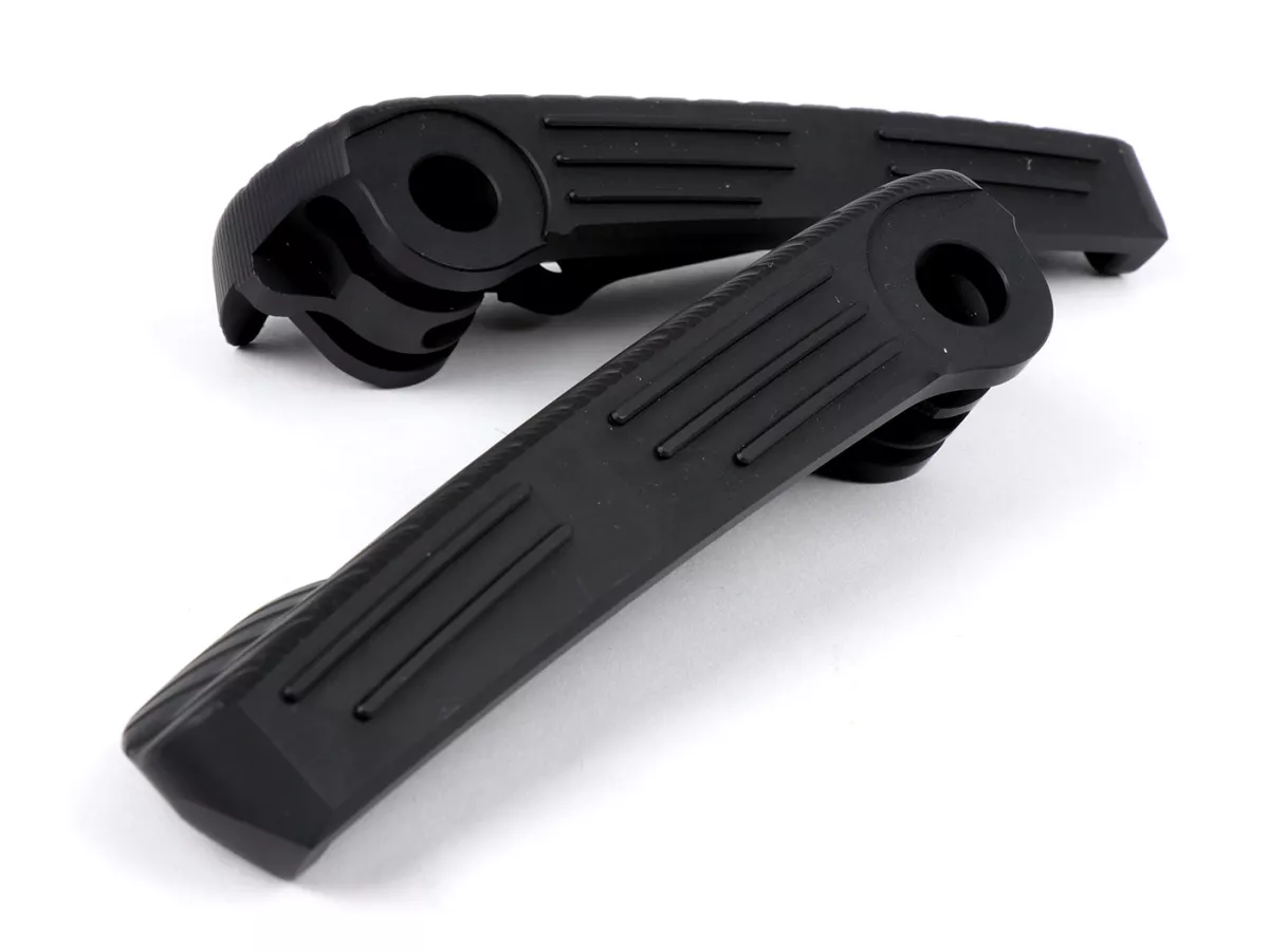 Set poggiapiedi -MOTO NOSTRA, CNC, nero opaco- Vespa GT, GTL, GTS 125-300, GTV - fino al 2023