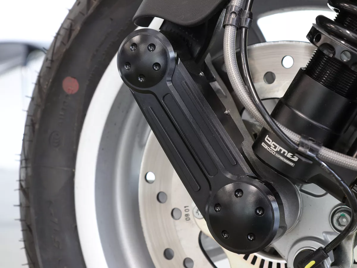 Penutup swingarm -MOTO NOSTRA, CNC, matt hitam, swingarm lurus- Vespa GT 125 (ZAPM31100), Vespa GT 200 (ZAPM31200), Vespa GT 60 (ZAPM45102), Vespa GT L 125 (ZAPM31101), Vespa GT L 200 (ZAPM31200), Vespa GTS 125 (ZAPM31300, ZAPMA3100), Vespa GTS 125 i