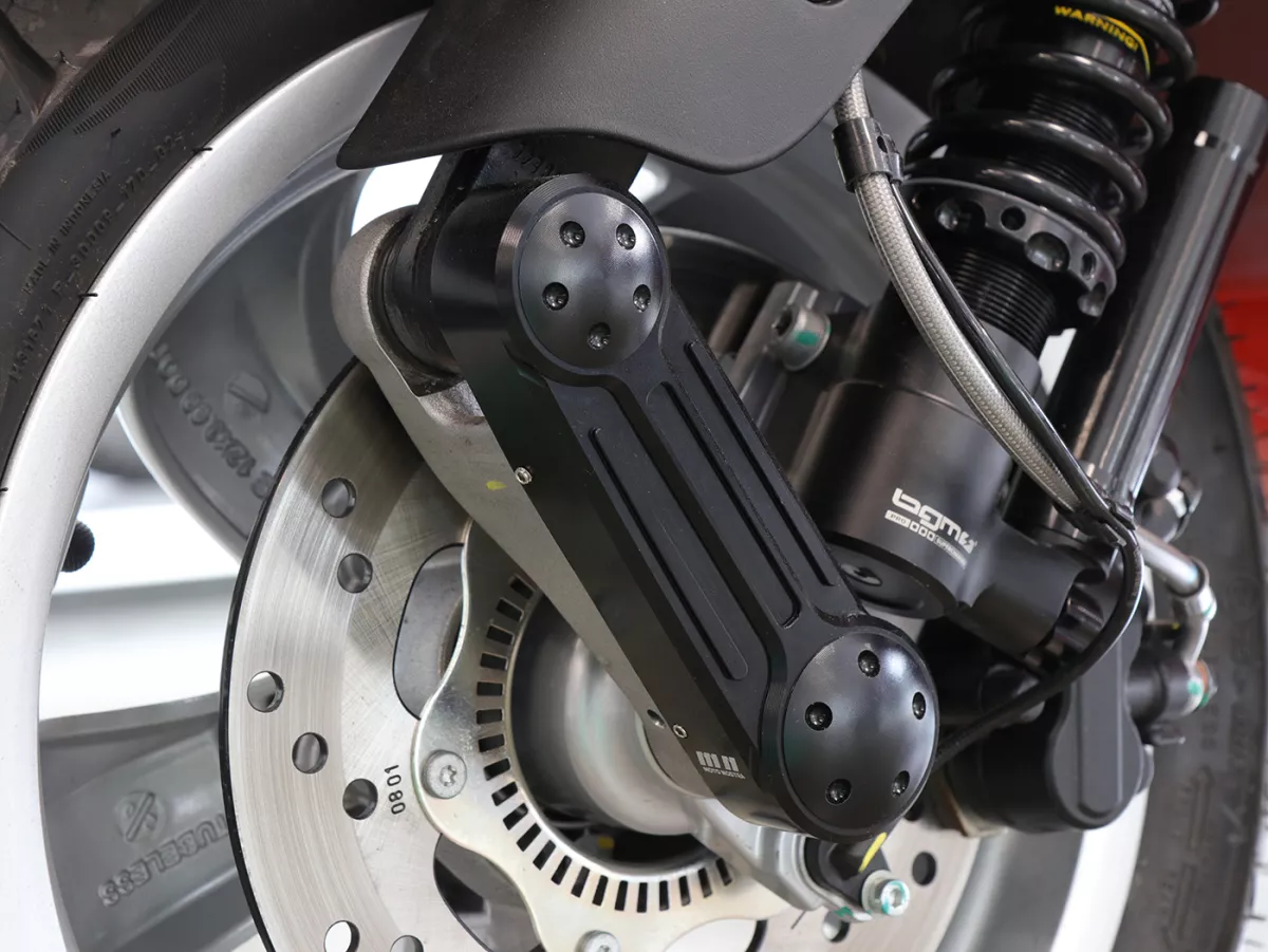Penutup swingarm -MOTO NOSTRA, CNC, matt hitam, swingarm lurus- Vespa GT 125 (ZAPM31100), Vespa GT 200 (ZAPM31200), Vespa GT 60 (ZAPM45102), Vespa GT L 125 (ZAPM31101), Vespa GT L 200 (ZAPM31200), Vespa GTS 125 (ZAPM31300, ZAPMA3100), Vespa GTS 125 i