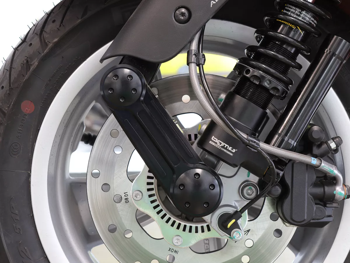 Penutup swingarm -MOTO NOSTRA, CNC, matt hitam, swingarm lurus- Vespa GT 125 (ZAPM31100), Vespa GT 200 (ZAPM31200), Vespa GT 60 (ZAPM45102), Vespa GT L 125 (ZAPM31101), Vespa GT L 200 (ZAPM31200), Vespa GTS 125 (ZAPM31300, ZAPMA3100), Vespa GTS 125 i