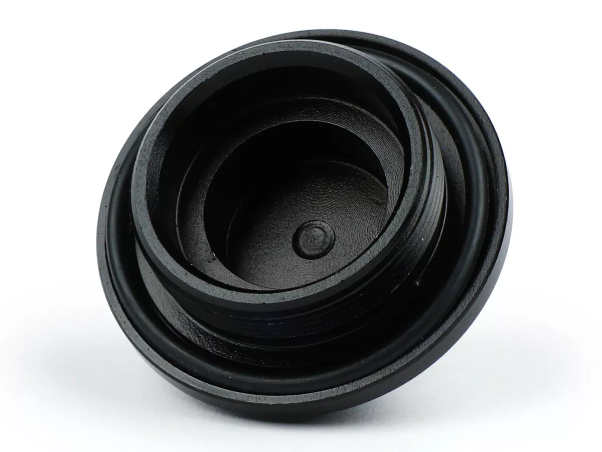 Bouchon huile -MOTO NOSTRA, CNC, noir brillant- tous les modèles Piaggio Leader 125-200cc, LEM 125-150cc, HE 125-150cc, IGET 125-150cc, Quasar/HPE 250-310cc, Master 400-500cc