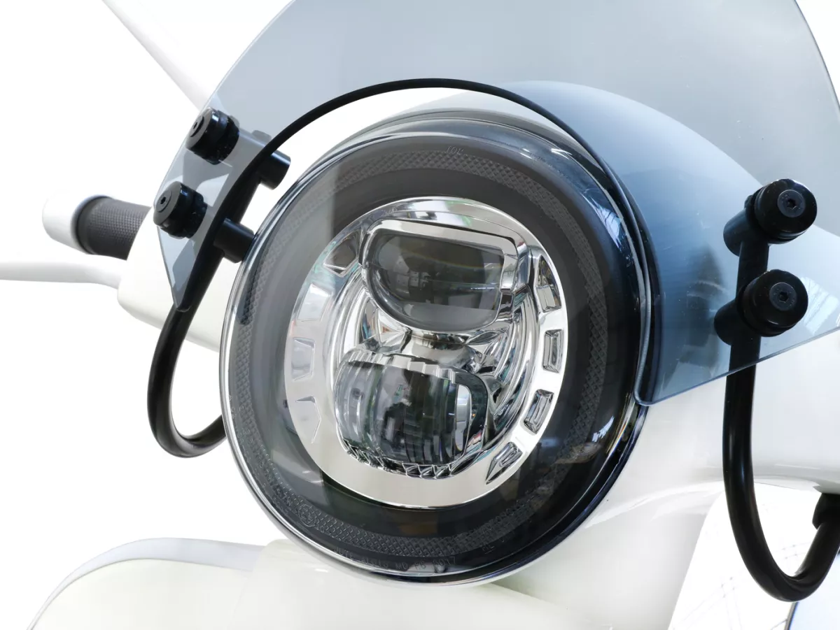 Faro delantero -MOTO NOSTRA- LED HighPower - GTS es decir Super 125-300 - (-2018, también apto para GT, GTS, GTL) - reflector cromado