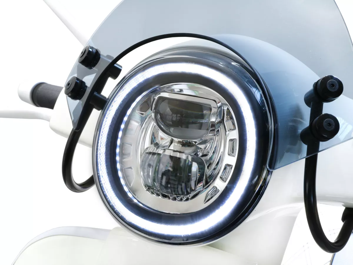 Faro delantero -MOTO NOSTRA- LED HighPower - GTS es decir Super 125-300 - (-2018, también apto para GT, GTS, GTL) - reflector cromado