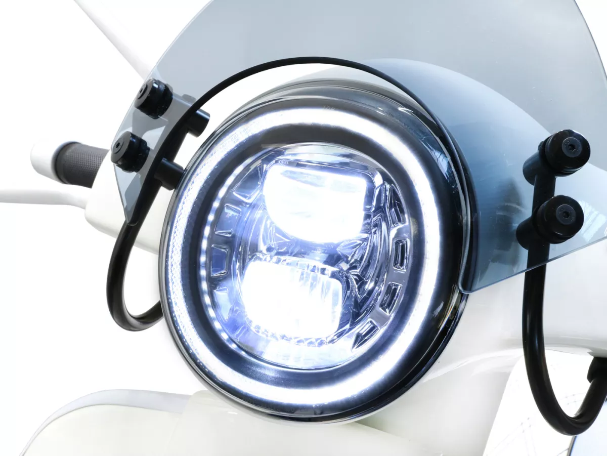 Faro delantero -MOTO NOSTRA- LED HighPower - GTS es decir Super 125-300 - (-2018, también apto para GT, GTS, GTL) - reflector cromado