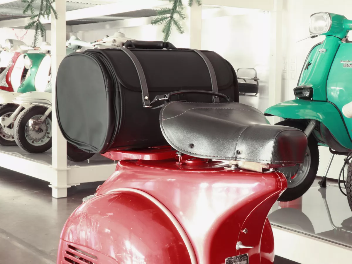 Roll bag (large) for carrier (alternative to topcase) -MOTO NOSTRA Classic 'PU' 480x300x270mm- suitable for e.g. Vespa, Lambretta, GTS, GTV, LX/LXV, ET4, S50-150, Sprint, Primavera - 35 litres - black