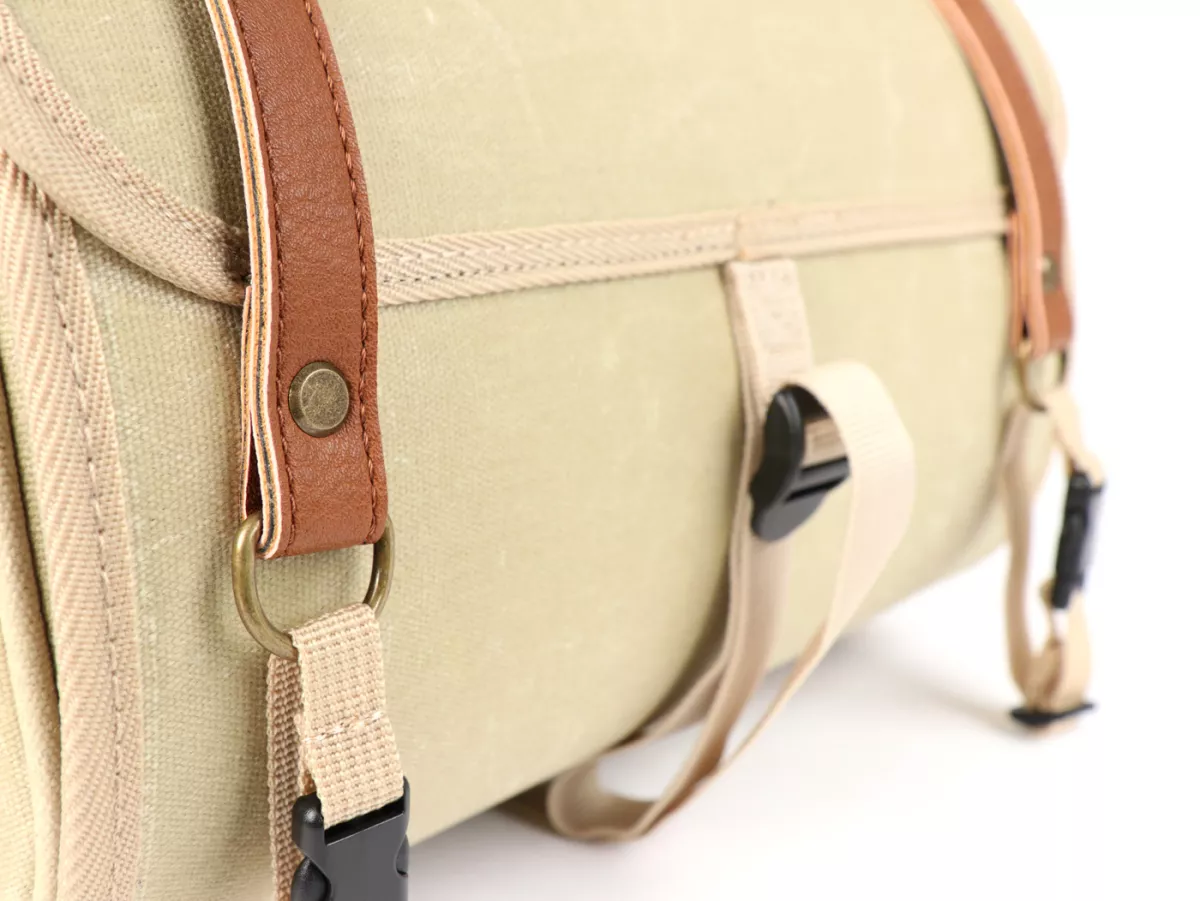 Sac à roulettes (petit) pour le transport (alternative au topcase) -MOTO NOSTRA Classic coton ciré 330x190x180mm- convient par exemple pour Vespa, Lambretta, GTS 125-300, GTV, LX/LXV, ET4, S50-150, Sprint, Primavera - 10 litres - beige