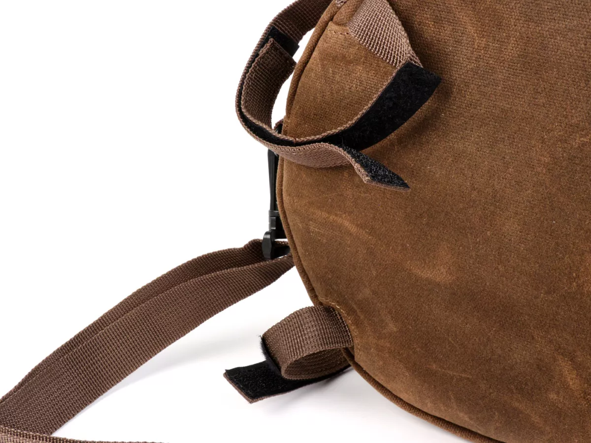 Tas bundar (Ø23cm) untuk roda cadangan 10 inci / tas bahu (termasuk tas ponsel (hingga 6,2 inci, mis. iPhone 11)) -MOTO NOSTRA Classic 'kanvas lilin' - cocok untuk mis. Vespa, Lambretta - coklat