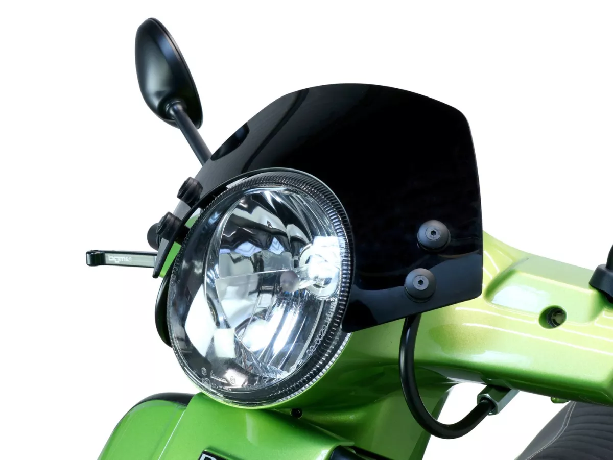 Voorruit met zwarte beugels -MOTO NOSTRA, b=300mm, h=105mm- Vespa GT, GTL, GTS, GTS Super 125-300cc (-2018) - zwart getint glas