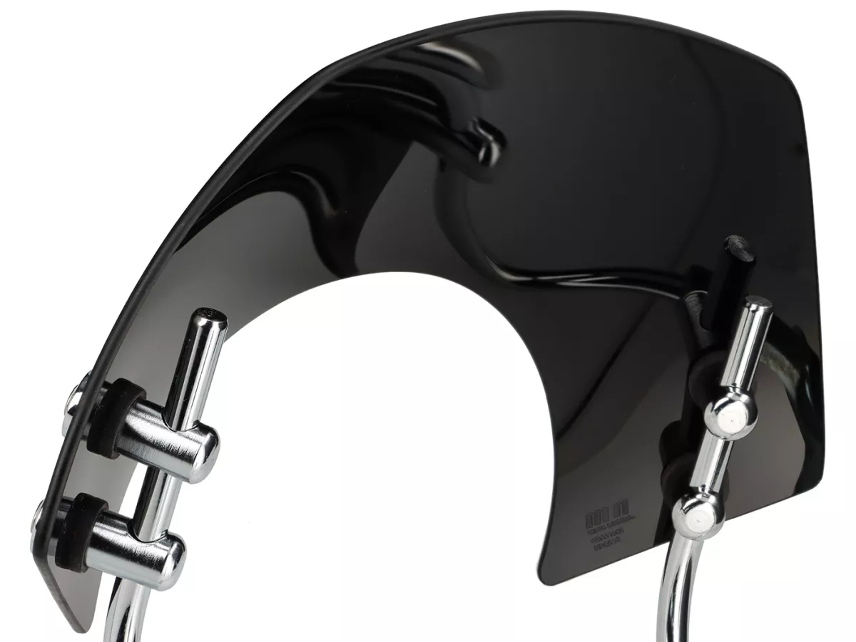 Voorruit met verchroomde beugels -MOTO NOSTRA, b=300mm, h=105mm- Vespa GTS 125-300cc HPE (2019-2022) - zwart getint glas