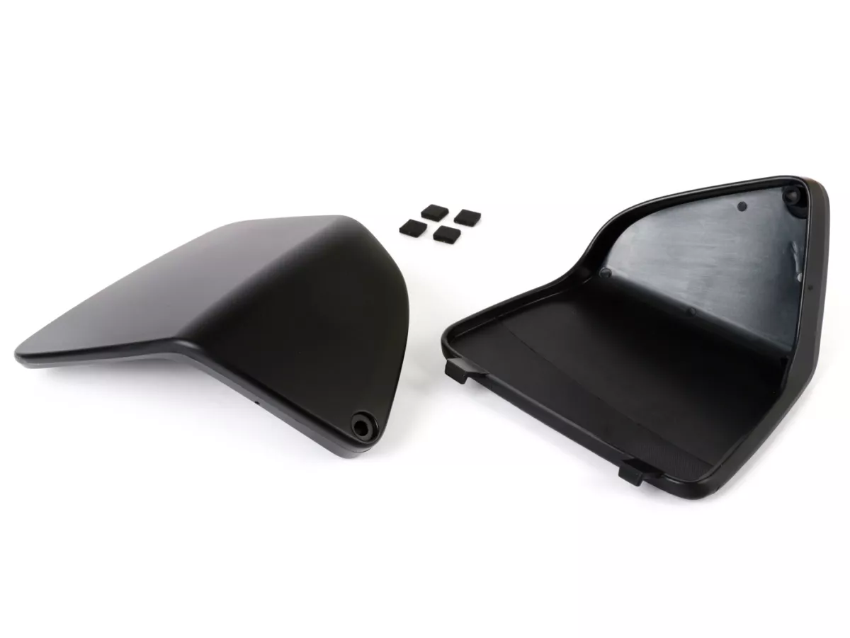 Onderhoudskleppenset voor binnenbekleding beenschild -MOTO NOSTRA- Vespa GT, GTL, GTV, GTS 125-300 (03-22), HPE, Supertech, Supersport, Touring - (afdekking voor koelwateraansluiting / zekeringen) - zwart mat