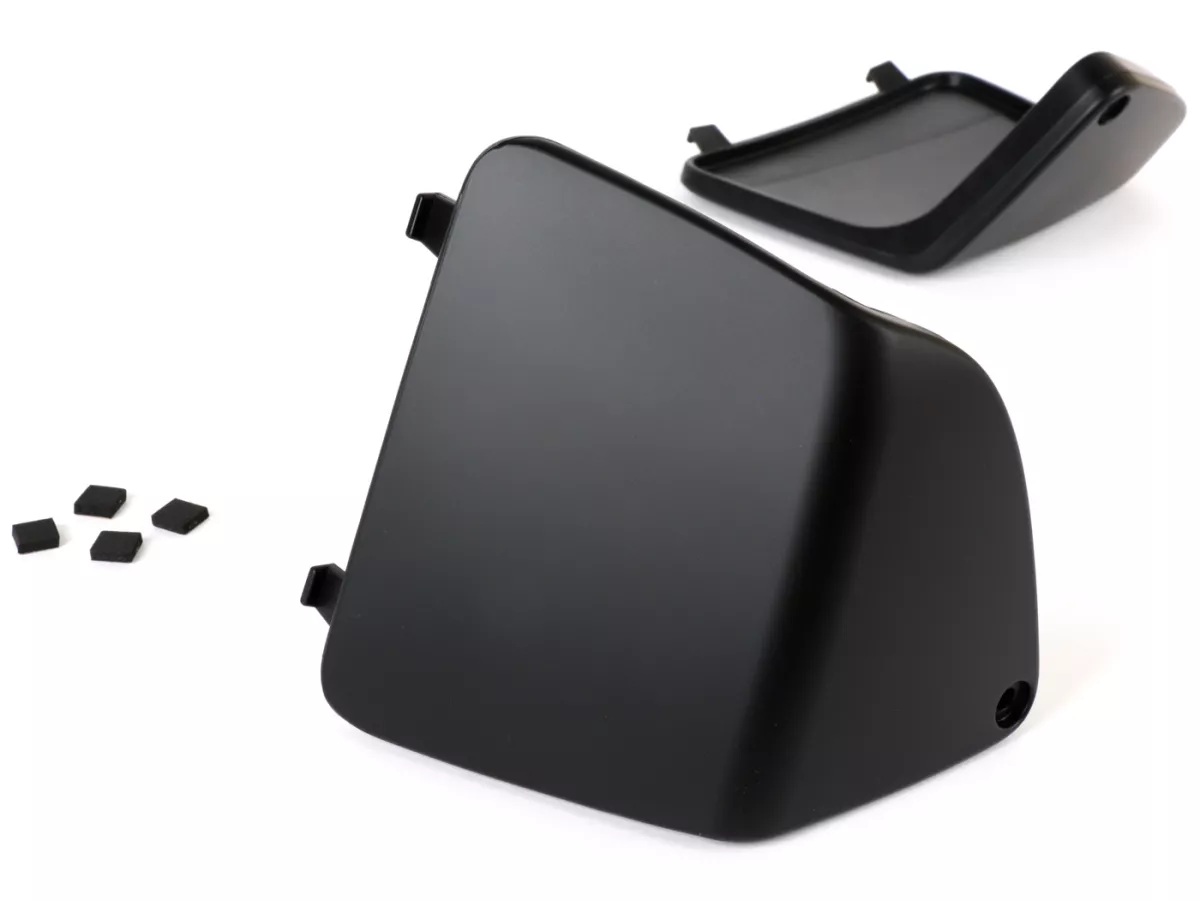 Onderhoudskleppenset voor binnenbekleding beenschild -MOTO NOSTRA- Vespa GT, GTL, GTV, GTS 125-300 (03-22), HPE, Supertech, Supersport, Touring - (afdekking voor koelwateraansluiting / zekeringen) - zwart mat