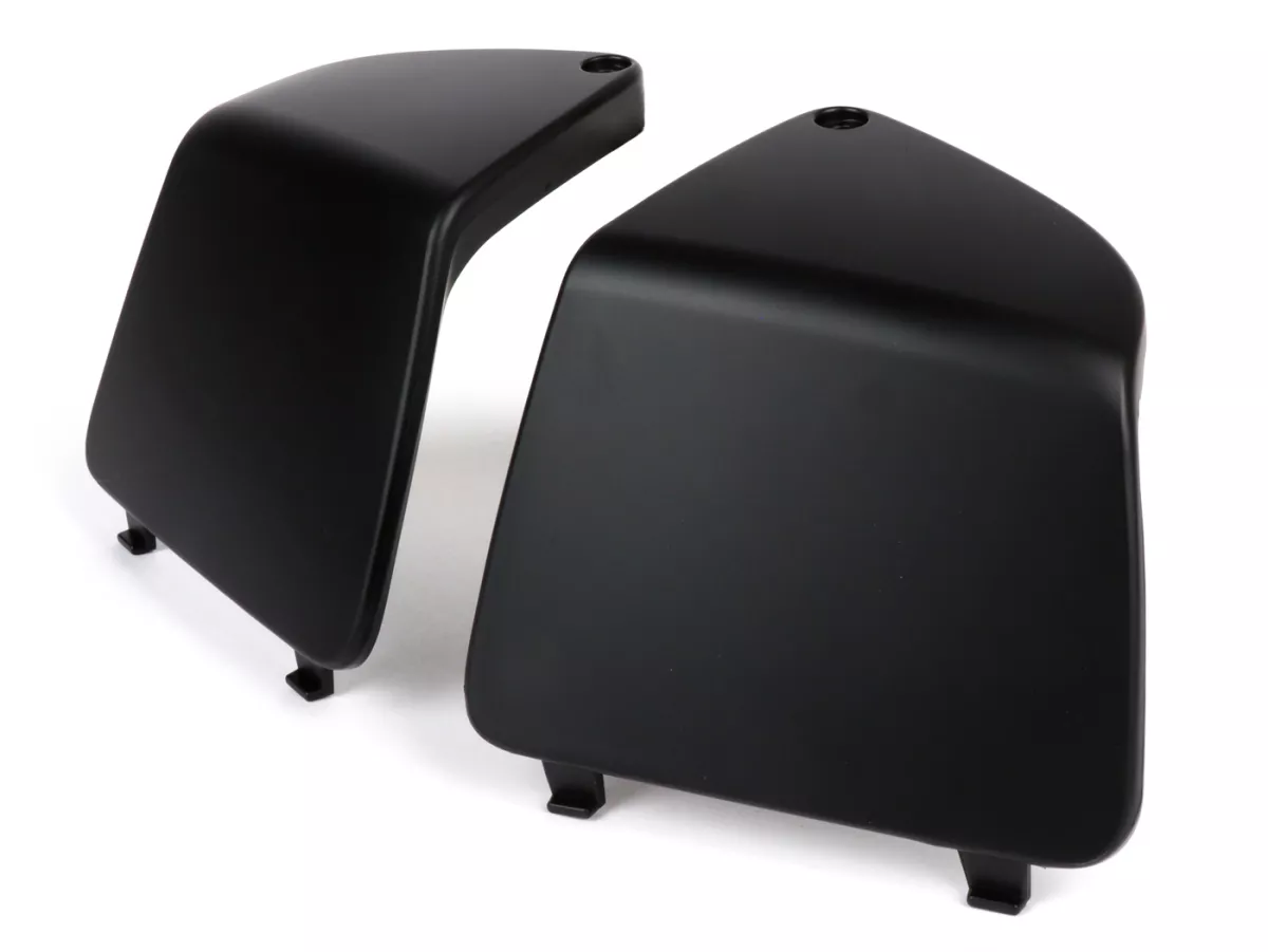 Onderhoudskleppenset voor binnenbekleding beenschild -MOTO NOSTRA- Vespa GT, GTL, GTV, GTS 125-300 (03-22), HPE, Supertech, Supersport, Touring - (afdekking voor koelwateraansluiting / zekeringen) - zwart mat