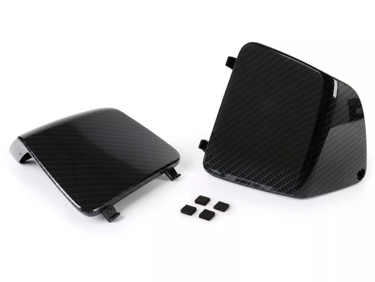Underhållslucka för innerpanel benskydd -MOTO NOSTRA- Vespa GT, GTL, GTV, GTS 125-300 (03-22), HPE, Supertech, Supersport, Touring - (lock för kylvattenanslutning / säkringar) - kolstil
