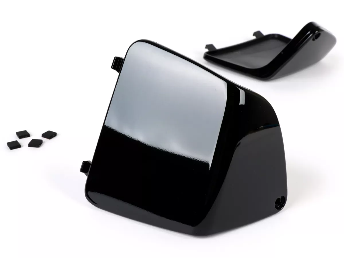 Jeu de clapets de maintenance pour l'habillage intérieur du bouclier de jambe -MOTO NOSTRA- Vespa GT, GTL, GTV, GTS 125-300 (03-22), HPE, Supertech, Supersport, Touring - (couvercle pour le raccordement de l'eau de refroidissement / fusibles) - noir brill