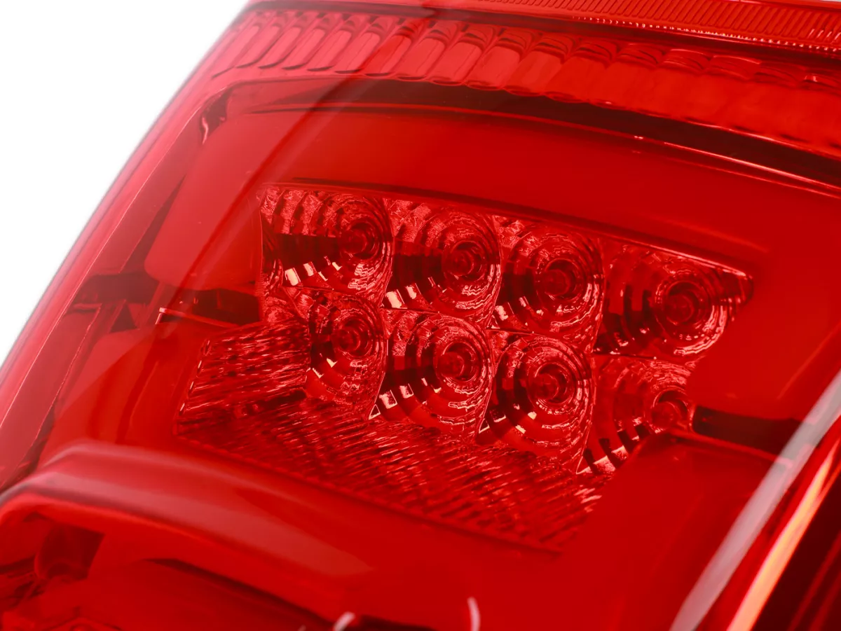 Feu arrière avec support de montage -MOTO NOSTRA, LED 'Boulder'- Vespa GTS (2019-2022) GTS125 iGet, GTS300 HPE, GTS SUPER 125/300 HPE, GTS SUPERSPORT 125/300, GTS SUPERTECH 125/300 HPE - cabochon rouge/ support de montage noir brillant