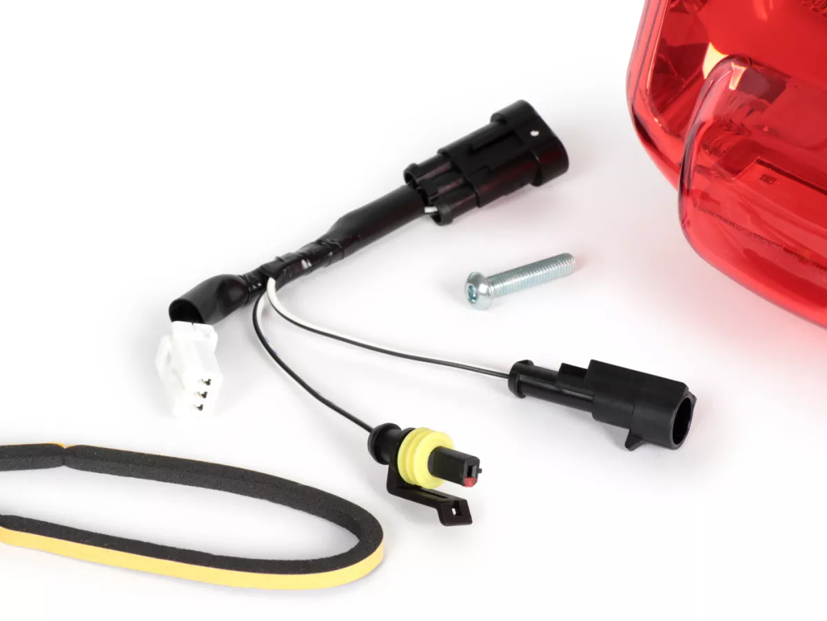 Achterlicht incl. frame -MOTO NOSTRA, LED 'Boulder' - Vespa GTS (2019-2022) GTS125 iGet, GTS300 HPE, GTS SUPER 125/300 HPE, GTS SUPERSPORT 125/300, GTS SUPERTECH 125/300 HPE - Rood glas/verchroomd frame
