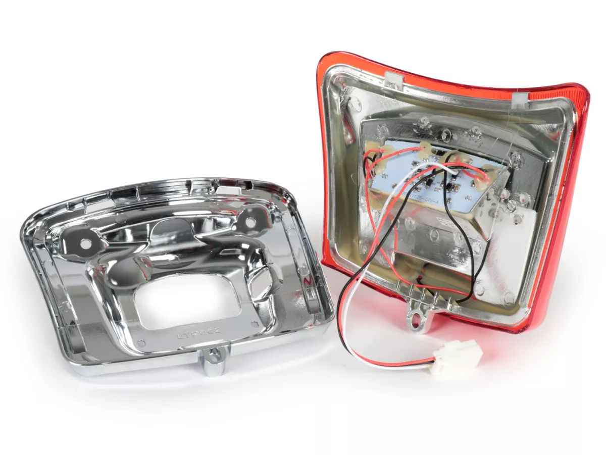 Achterlicht incl. frame -MOTO NOSTRA, LED 'Boulder' - Vespa GTS (2019-2022) GTS125 iGet, GTS300 HPE, GTS SUPER 125/300 HPE, GTS SUPERSPORT 125/300, GTS SUPERTECH 125/300 HPE - Rood glas/verchroomd frame