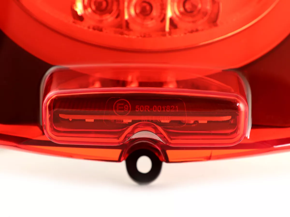 Lampu belakang -MOTO NOSTRA, LED, SLIMSTYLE- Vespa GTS 125-300, GTV (2014-2018, facelift) - merah