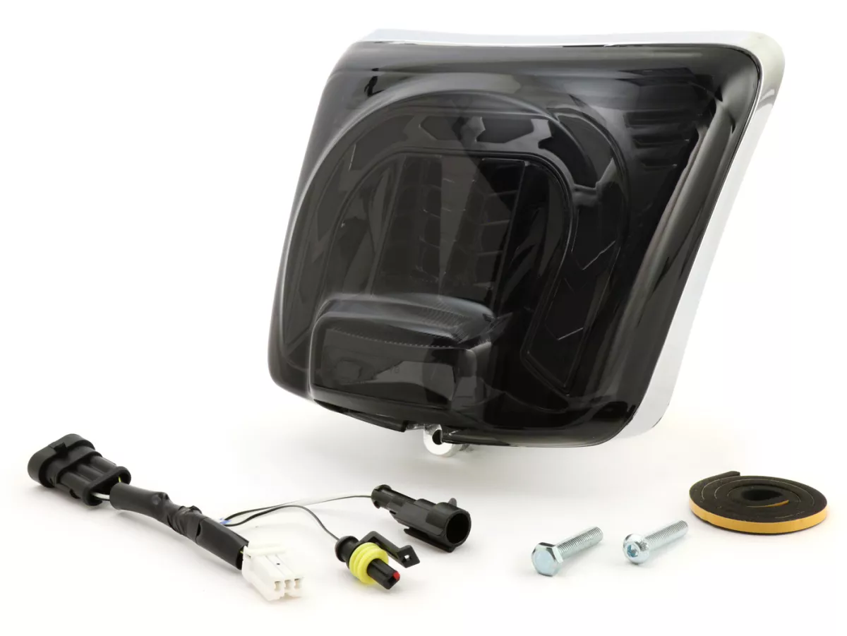 Lampu belakang termasuk rangka -MOTO NOSTRA, LED 'Panah' - Vespa GTS (2019-2022) GTS125 iGet, GTS300 HPE, GTS SUPER 125/300 HPE, GTS SUPERSPORT 125/300, GTS SUPERTECH 125/300 HPE - kaca hitam/ rangka berlapis krom
