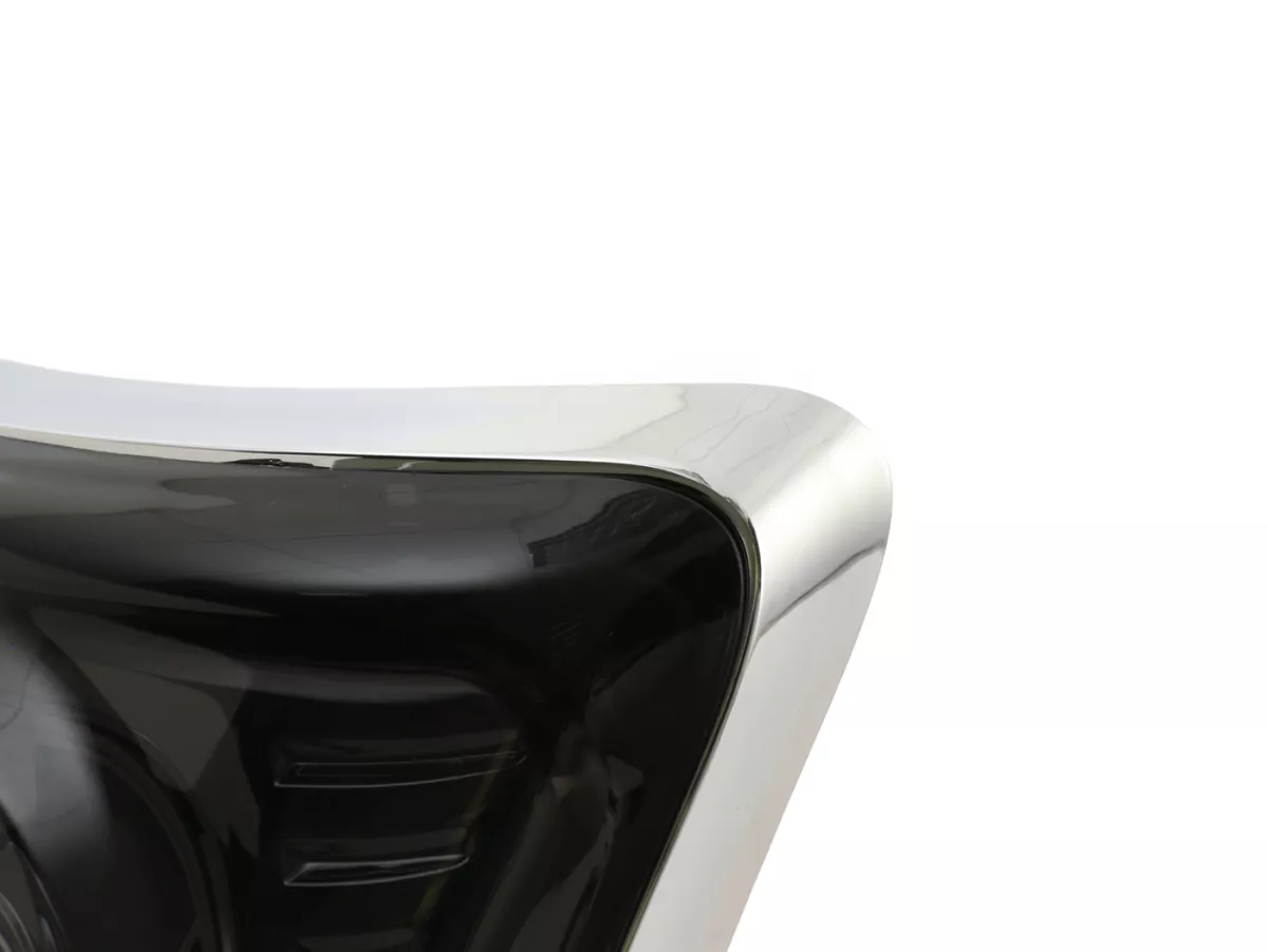 Lampu belakang termasuk rangka -MOTO NOSTRA, LED 'Panah' - Vespa GTS (2019-2022) GTS125 iGet, GTS300 HPE, GTS SUPER 125/300 HPE, GTS SUPERSPORT 125/300, GTS SUPERTECH 125/300 HPE - kaca hitam/ rangka berlapis krom