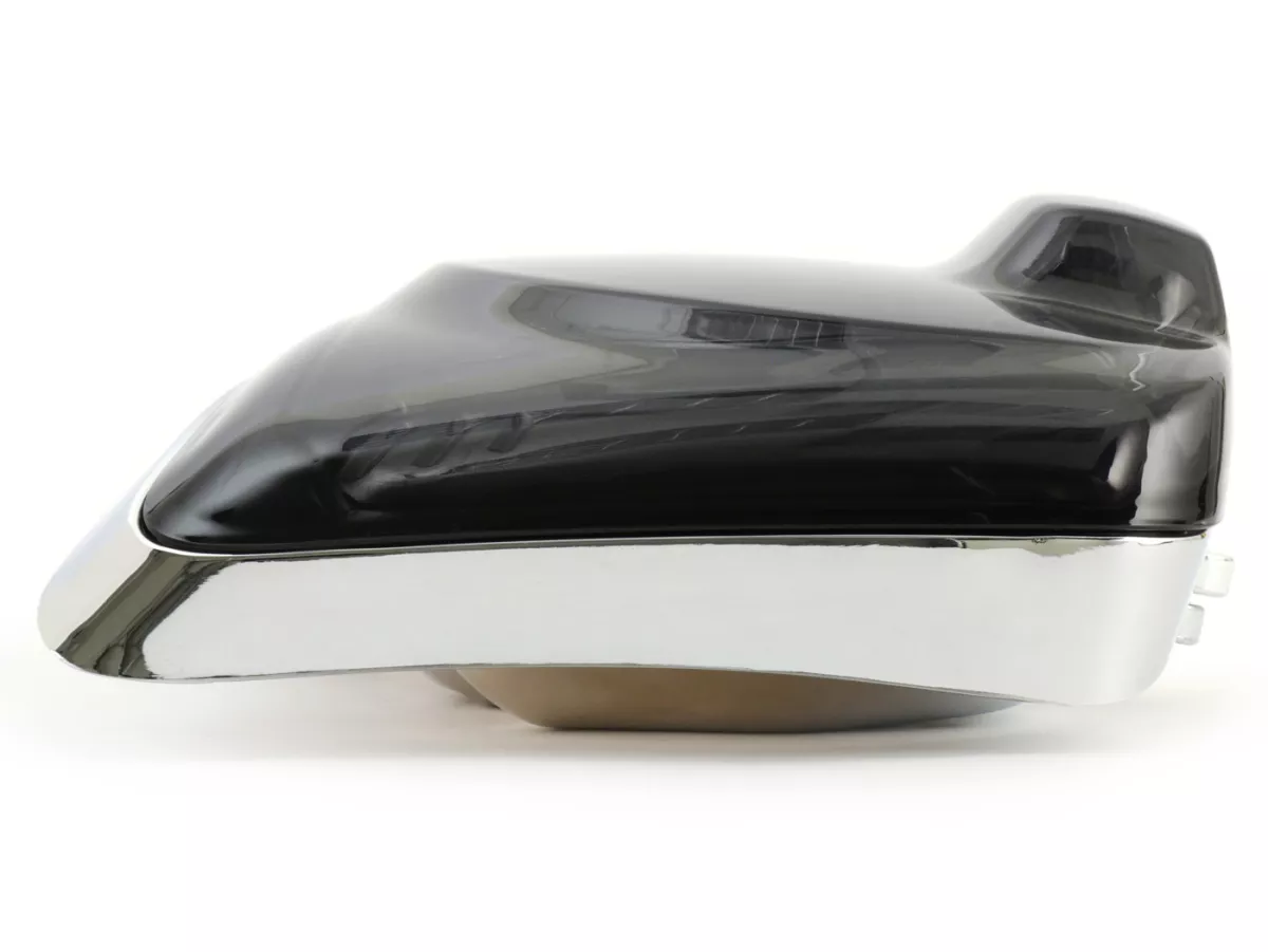 Lampu belakang termasuk rangka -MOTO NOSTRA, LED 'Panah' - Vespa GTS (2019-2022) GTS125 iGet, GTS300 HPE, GTS SUPER 125/300 HPE, GTS SUPERSPORT 125/300, GTS SUPERTECH 125/300 HPE - kaca hitam/ rangka berlapis krom