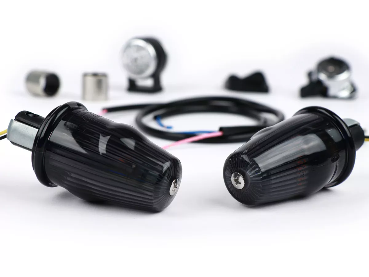 Set di retrofit per indicatori di direzione -MOTO NOSTRA, LED, con marcatura E, 6 Volt- Vespa Smallframe V50, 50N, PV, ET3, Largeframe Rally, Sprint, TS, GT, GTR, SS180 - Ø=24mm - Nero