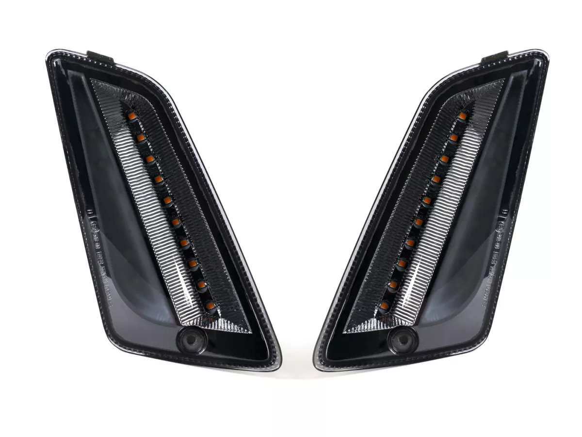 Set indicatori di direzione anteriori -MOTO NOSTRA (2014-2022) luce di marcia dinamica a LED, luce di marcia diurna (E-mark)- Vespa GT, GTL, GTV, GTS 125-300, HPE, Supertech (2019-2022) - fumé