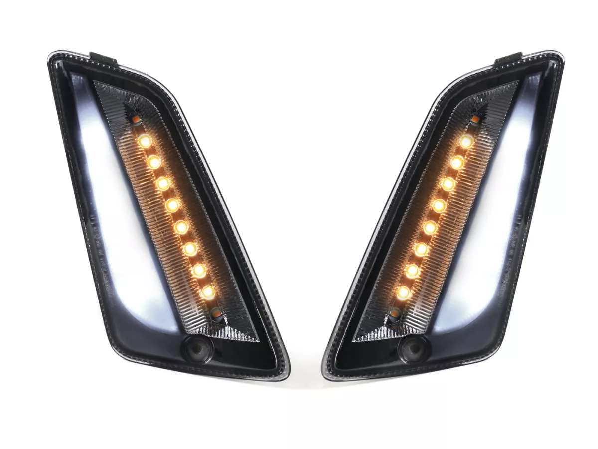 Set indicatori di direzione anteriori -MOTO NOSTRA (2014-2022) luce di marcia dinamica a LED, luce di marcia diurna (E-mark)- Vespa GT, GTL, GTV, GTS 125-300, HPE, Supertech (2019-2022) - fumé