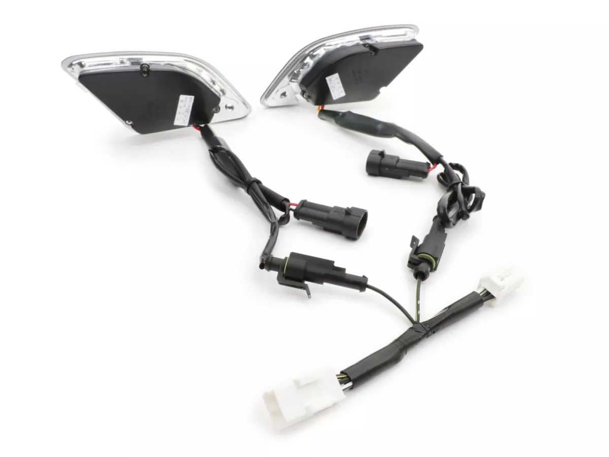 Set indicatori di direzione posteriori -MOTO NOSTRA (2014-2018) luce di marcia dinamica a LED, con luce di posizione (E-mark)- Vespa GT, GTL, GTV, GTS 125-300 - fumé