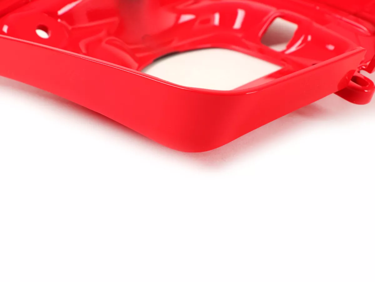 Bakljusram -MOTO NOSTRA, röd (894)- Vespa GTS 125 (ZAPMA3100, ZAPMA3200), Vespa GTS 150 (ZAPMA3200, ZAPMA3100), Vespa GTS 250 (ZAPM45100), Vespa GTS 300 (ZAPM45200, ZAPM45202, ZAPMA3300), Vespa GTS Super 125 (ZAPM45300, ZAPMA3100, ZAPMA3200, ZAPM4530)