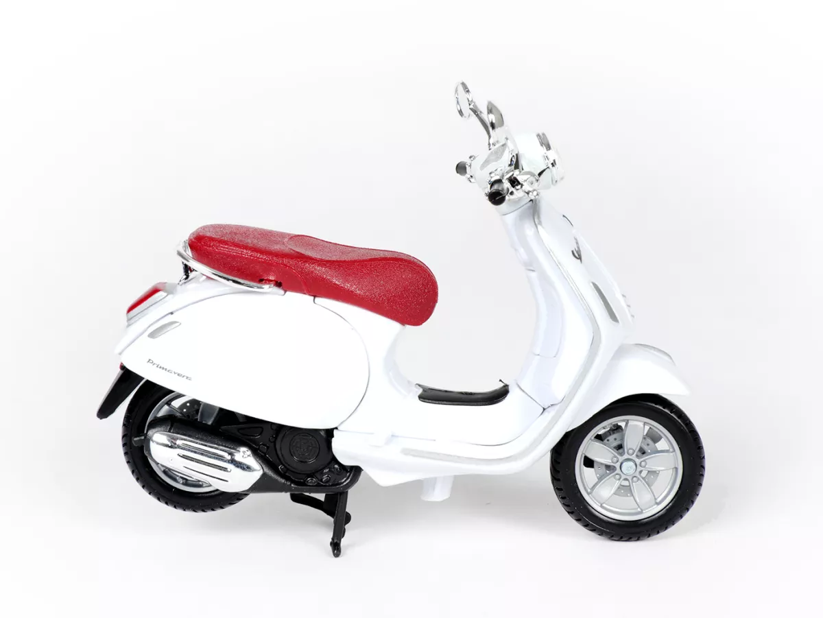 Modèle réduit -MAISTO 1:18- Vespa Primavera 150