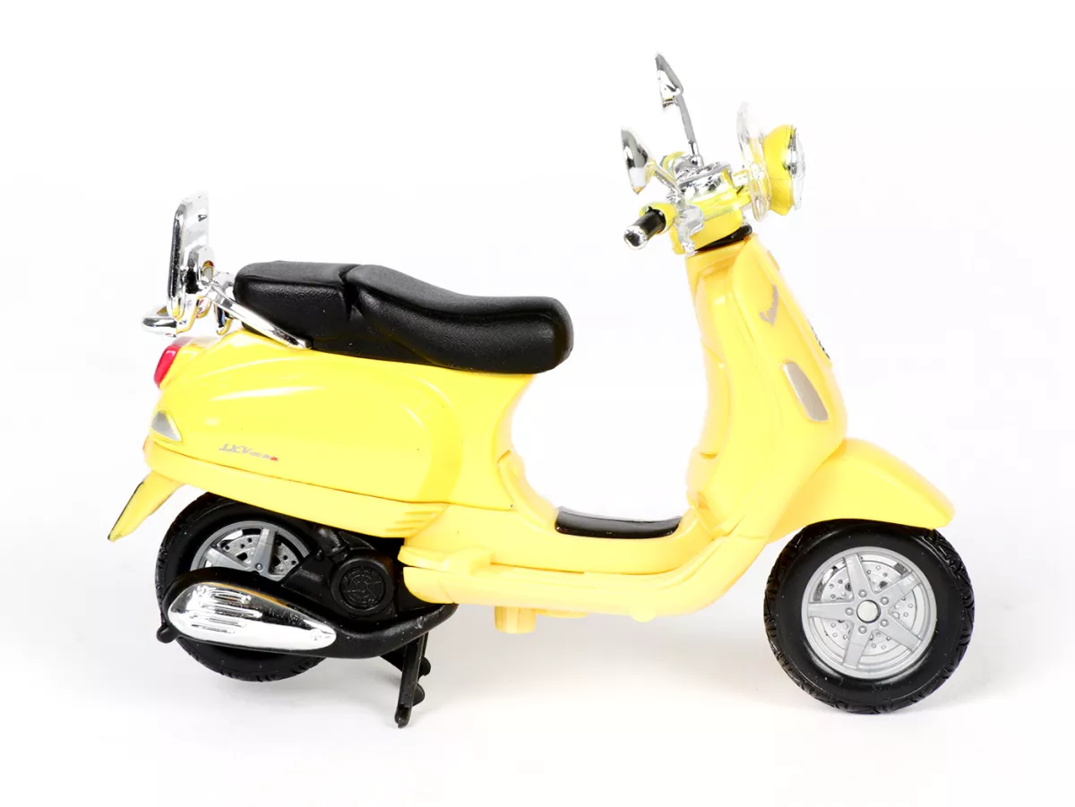 Modèle réduit -MAISTO 1:18- Vespa LXV (2013)