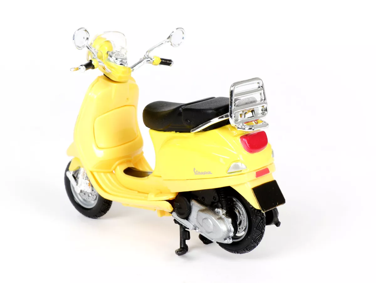 Modèle réduit -MAISTO 1:18- Vespa LXV (2013)