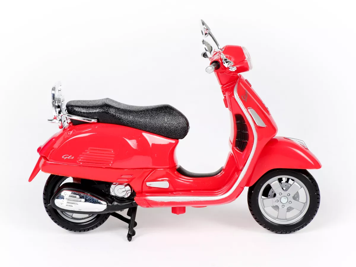 Model -MAISTO 1:18- Vespa GTS 300 (2017)