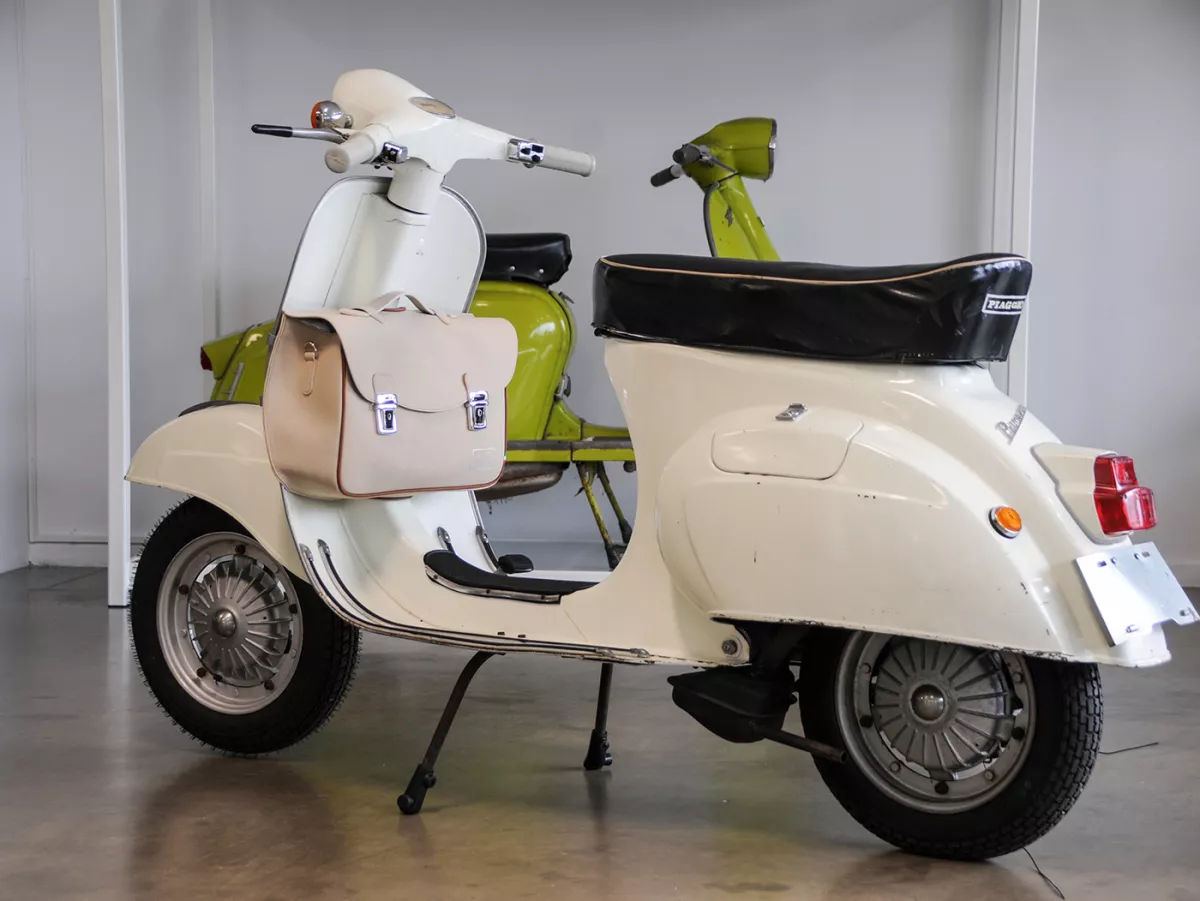 Beenschild tas, leer, binnen, beige -M&R, Made in Italy- Vespa V50, PV125, ET3