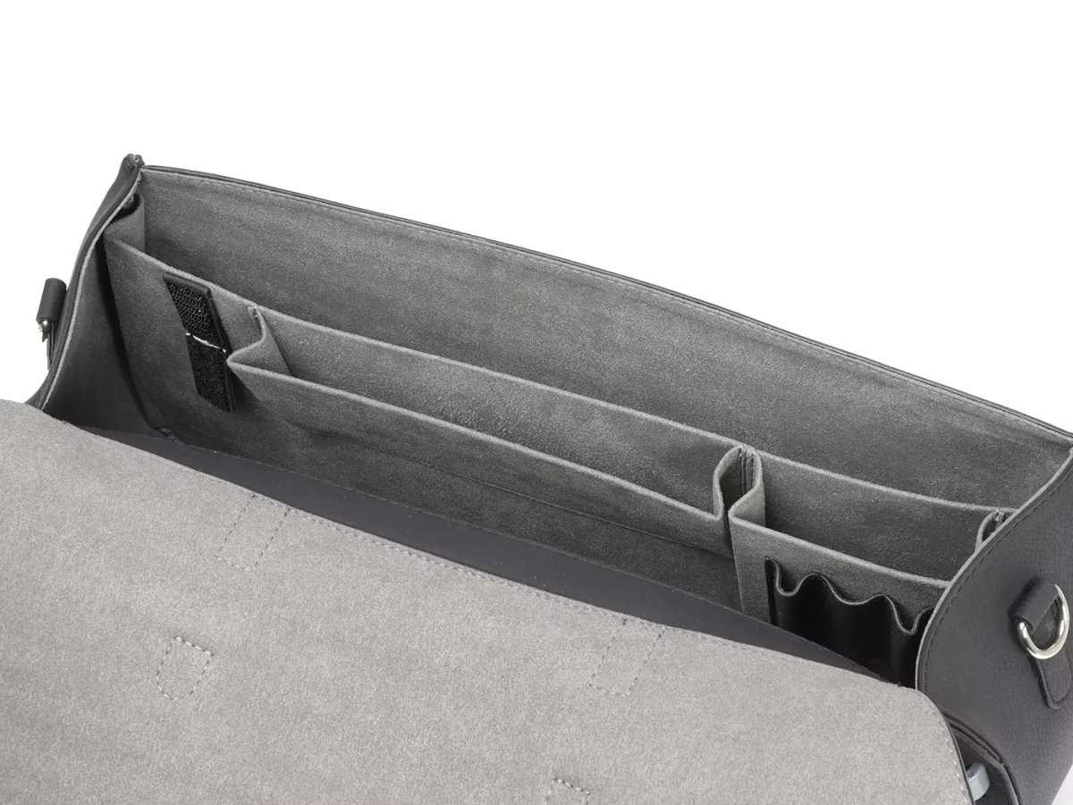 Beenschild tas, leder, buitenkant, zwart -M&R, Made in Italy- Vespa 125 VNA, VNB, Vespa 150 VBA, VBB, Vespa 150 T4 (VGLA, VGLB)